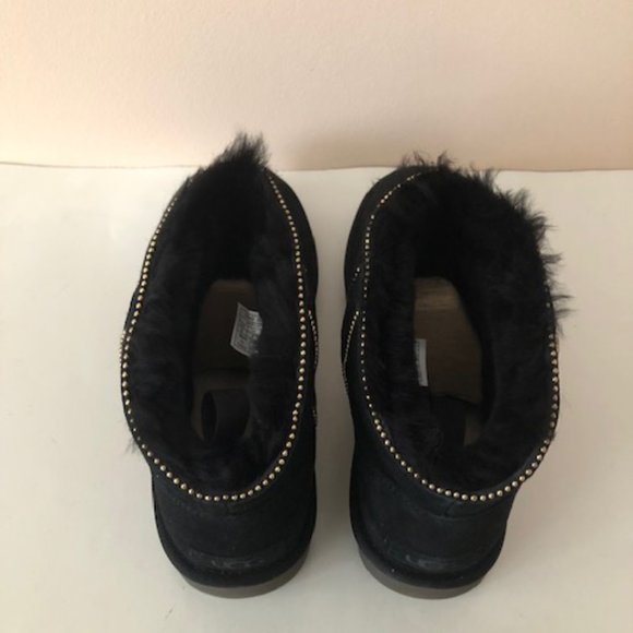 UGG Classic Ultra Mini Stud Genuine Shearling Lined Black Boot. NWT. Size: 8 - Picture 5 of 11